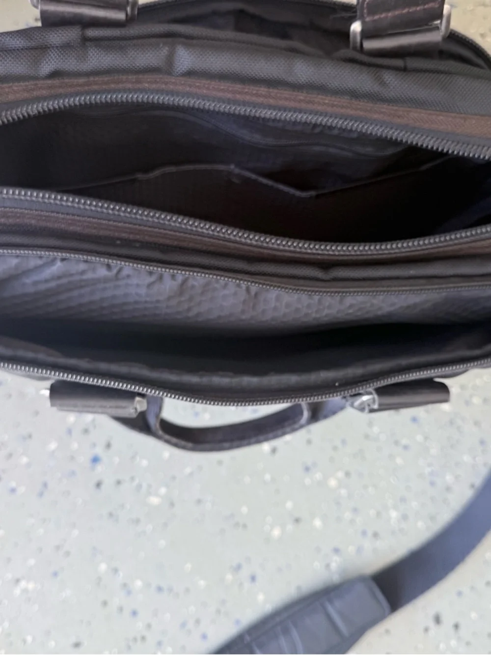 Tumi Black& Brown Medium Nylon & Leather Briefcase Messenger Bag